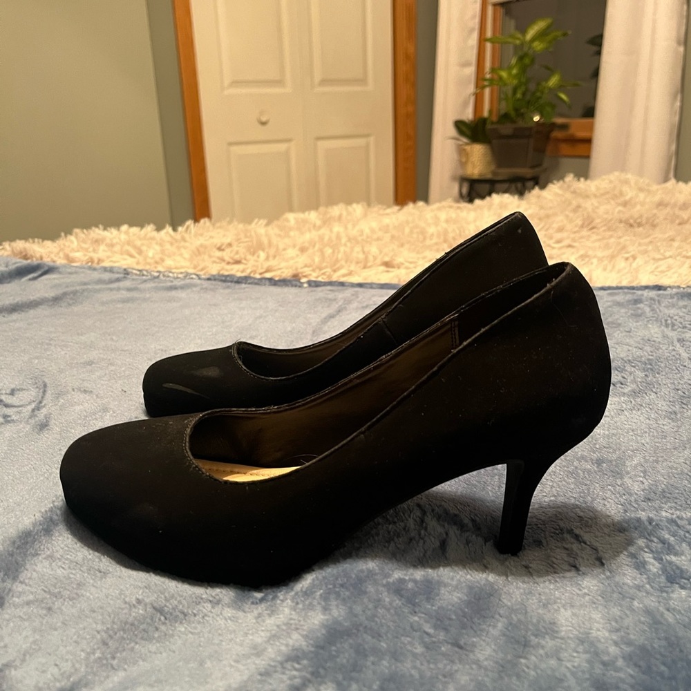 Black high heels. Women’s size 9.5, 1.5 inch heel. Barely worn.